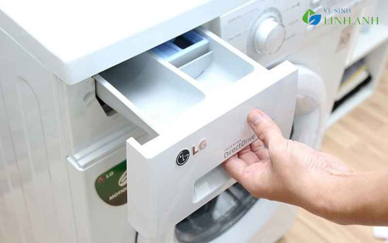 Các bước vệ sinh chi tiết các bộ phận khác của máy giặt (không cần tháo lồng)